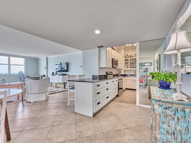 Building Photo - 2600 N Flagler Dr