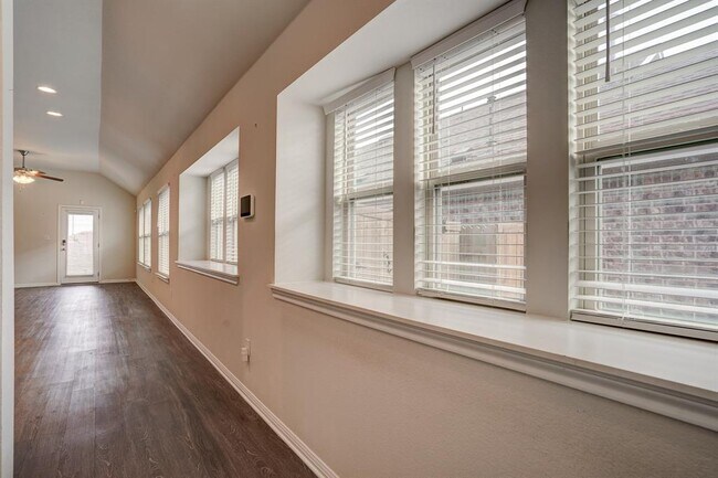 Building Photo - 673 Nautical Lp