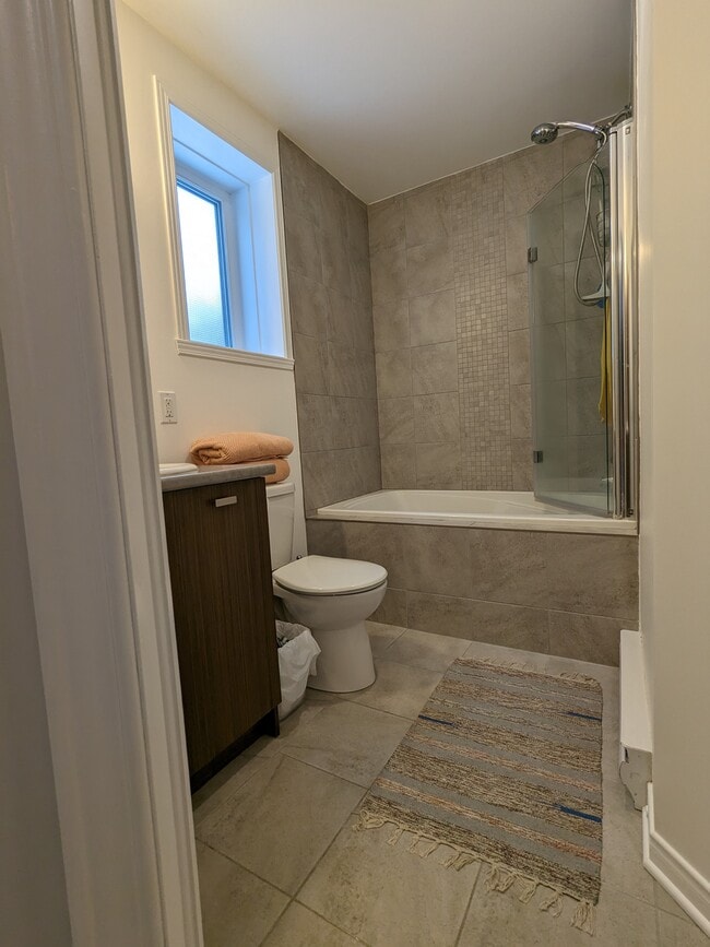 Photo du bâtiment - 6145 Rue De Lancaster
