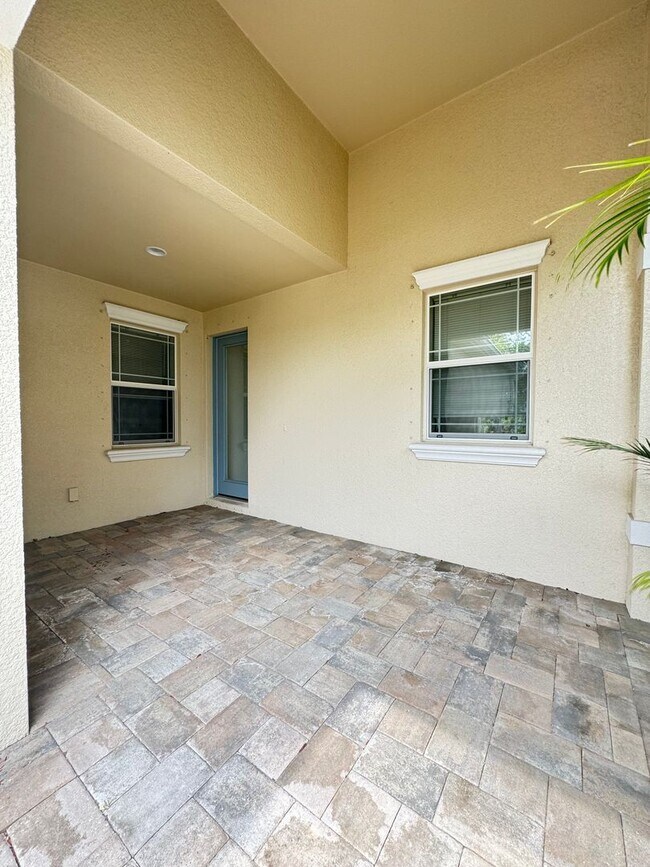 Building Photo - Annual unfurnished 2-bedroom 2-bathroom Villa