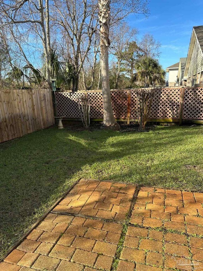 Foto del edificio - 1261 Harrison Ave