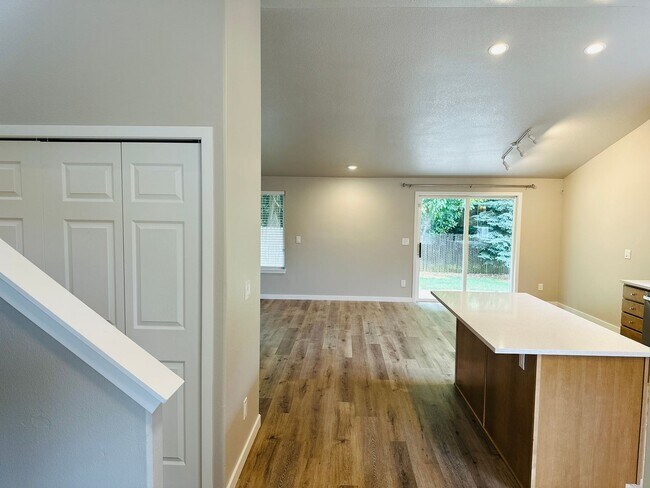 Foto del edificio - 710 SE 135th Ct