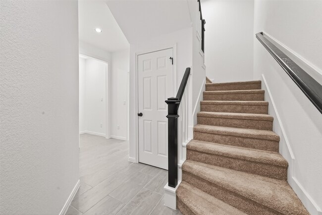 Building Photo - 10949 Cannes Memorial Dr