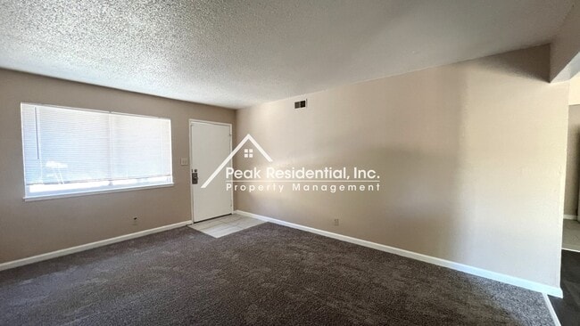 Building Photo - Cute 3bd/1ba Fair Oaks Duplex-Must See!