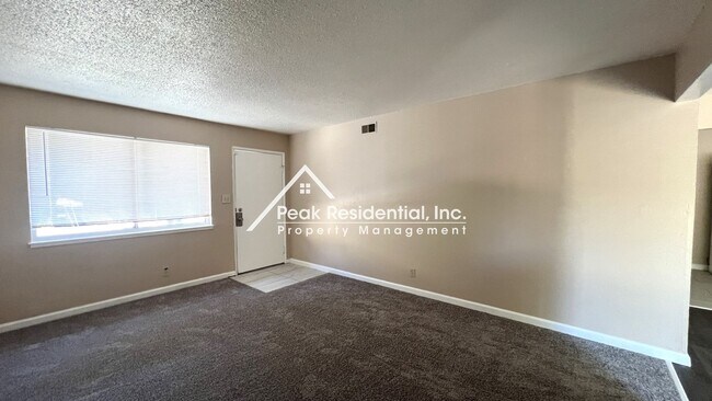 Foto del edificio - Cute 3bd/1ba Fair Oaks Duplex-Must See!