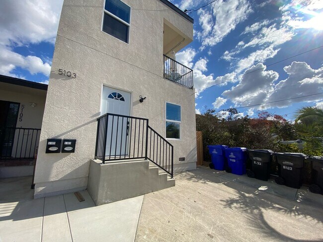 Building Photo - Cozy 4BD/2BA House on Gary with Beautiful Yard