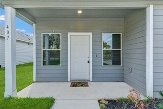 Building Photo - 407 E Avenue G