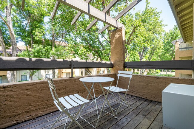 Foto del edificio - 1600 Villa St