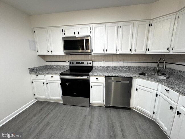 Building Photo - 8869 Rusland Ct