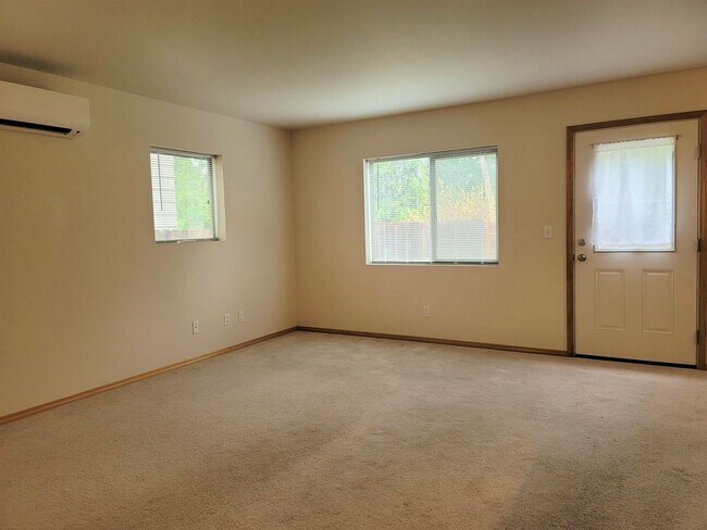 Building Photo - 3 Bedroom home in Convenient Poulsbo Locat...