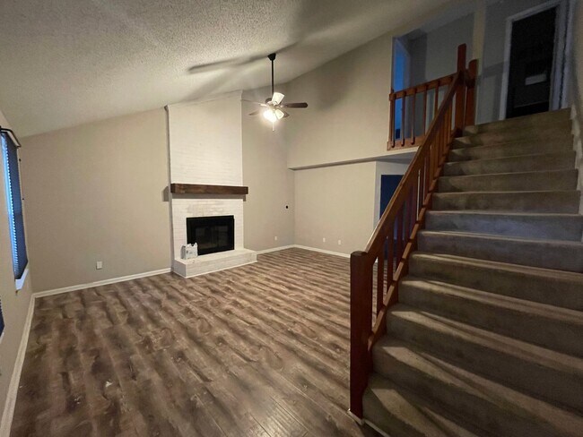 Foto del edificio - 4 BED / 3 BATH SINGLE FAMILY IN SALEM LAKES!