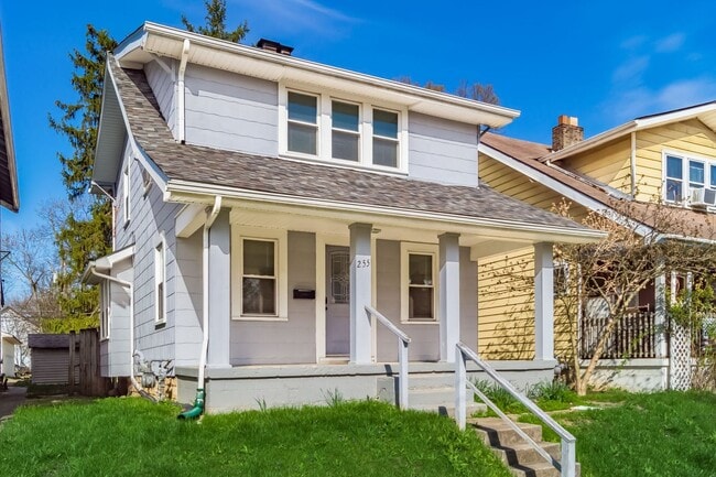Building Photo - Adorable Single-Family Home!
