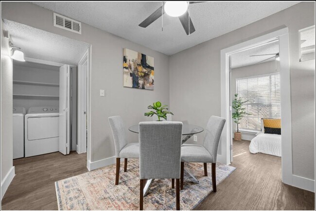 Foto del edificio - 3900 Investor Dr