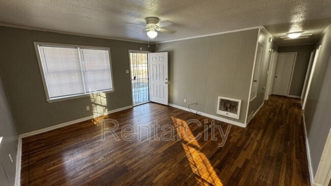 Building Photo - 135 Navy Dr
