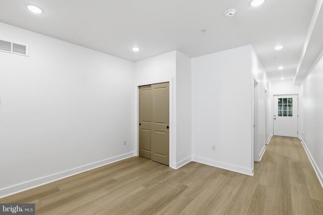 Building Photo - 2310 N Sydenham St