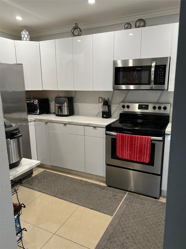 Building Photo - 13715 Kendale Lakes Cir