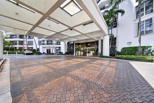 Foto del edificio - 3600 Mystic Pointe Dr