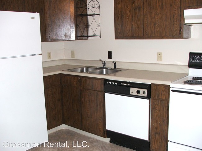 Building Photo - 702 Fairway Dr
