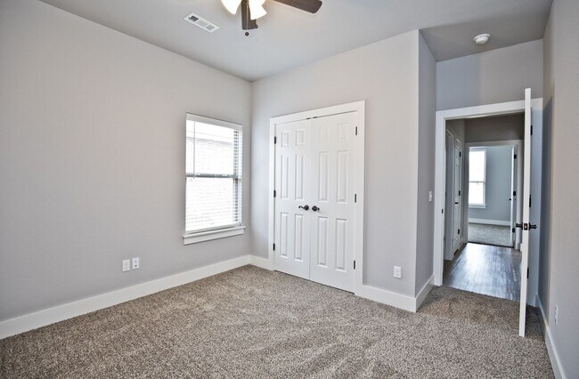 Building Photo - ***308 Alder Street***