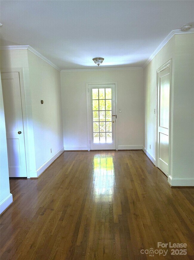 Foto del edificio - 2357 Sharon Rd
