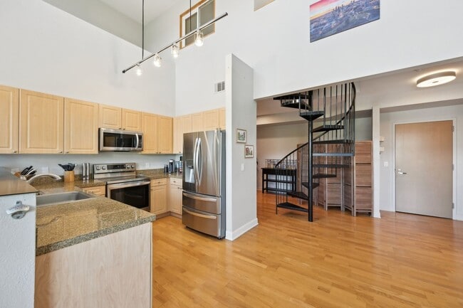 Building Photo - 5677 S Park Pl