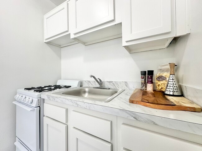 Photo - Tunlaw Courts Apartments