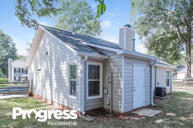 Building Photo - 7448 Claymont Dr