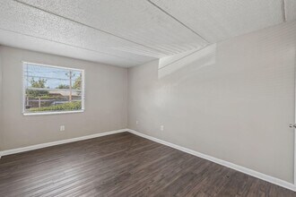 Building Photo - 2401 Jammes Rd