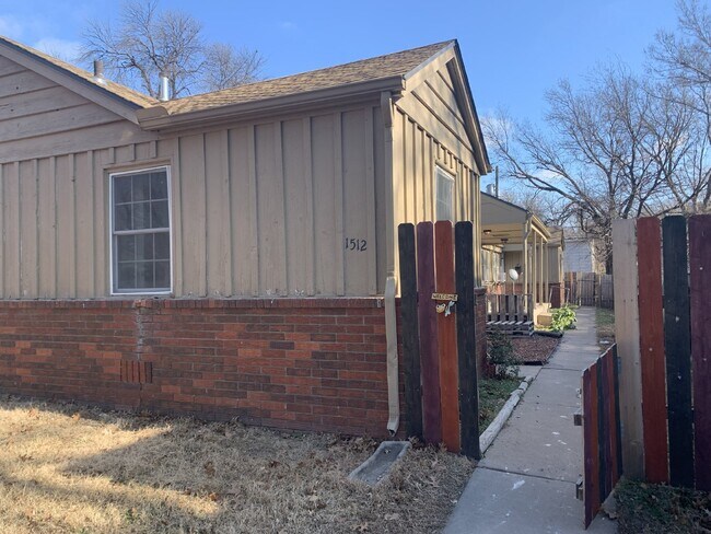 Building Photo - 1512 S Pattie St