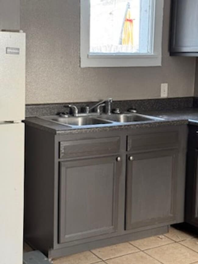 Photo - Cute 1 Bedroom with Basement House