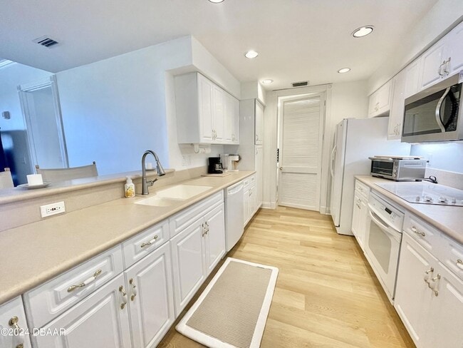 Foto del edificio - 4626 Harbour Village Blvd