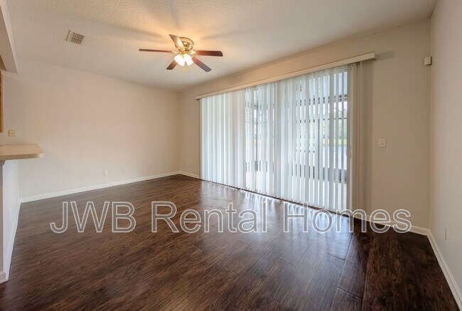 Foto del edificio - 5792 Sandstone Way