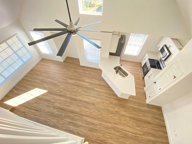 Foto del edificio - 9021 Lee Vista Blvd