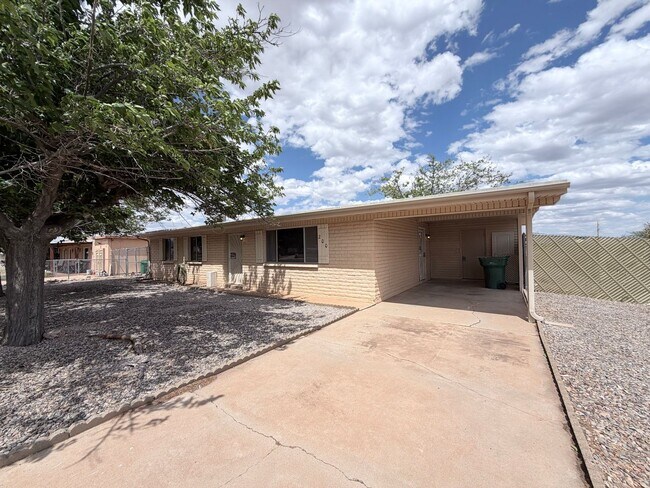 Foto del edificio - 3BR/2BA/2CP 1,245 sq.ft. rental in Huachuca City, AZ