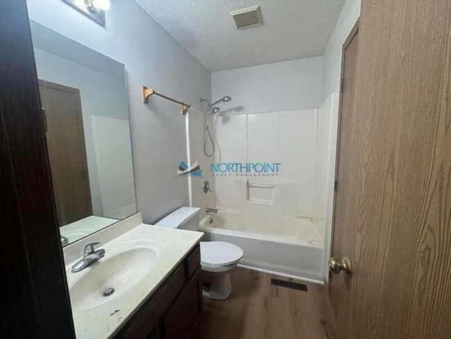 Building Photo - 1302 Hollyhock Dr