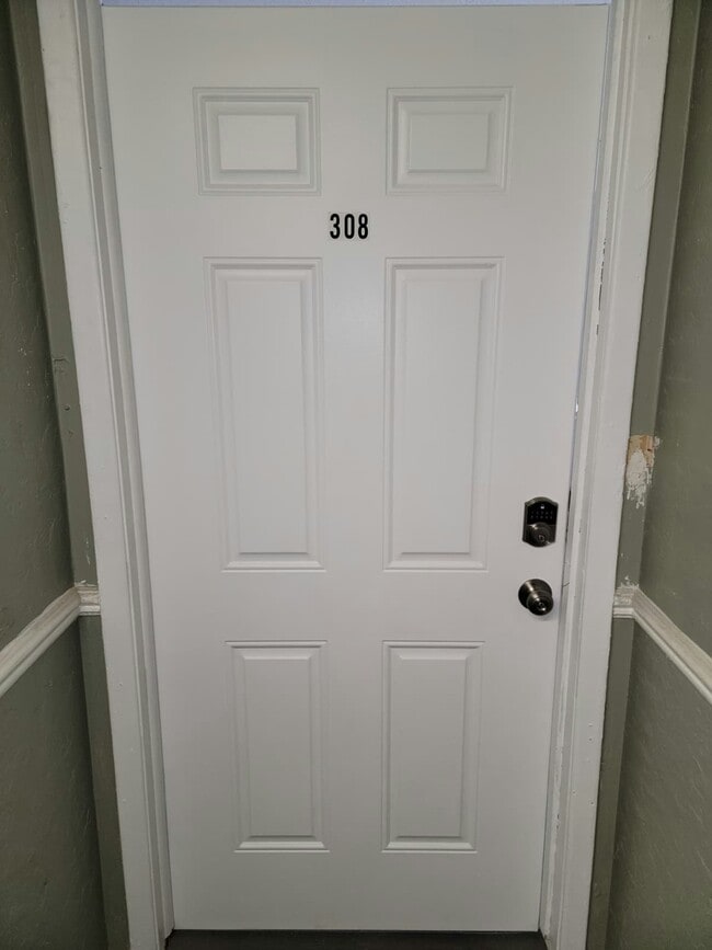 Foto del edificio - 13430 Euclid Ave