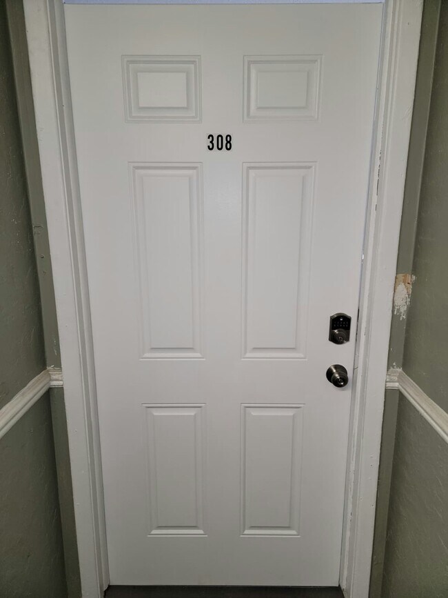 Building Photo - 13430 Euclid Ave