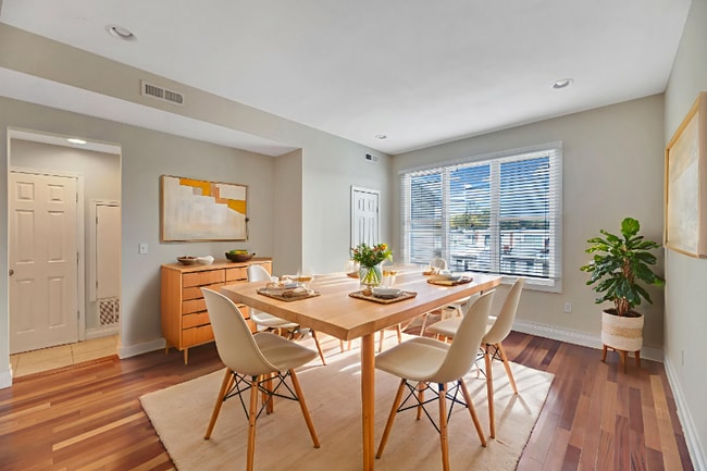 Foto del edificio - 1865 Newton St NW