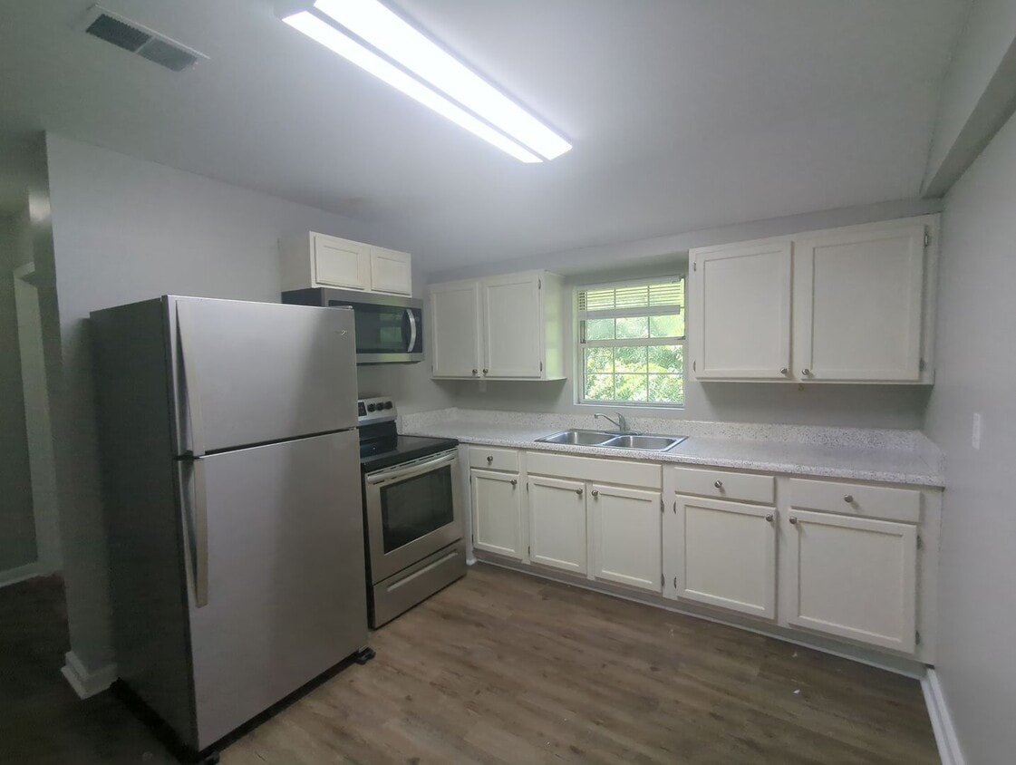 Photo - 405 Red Oak-B