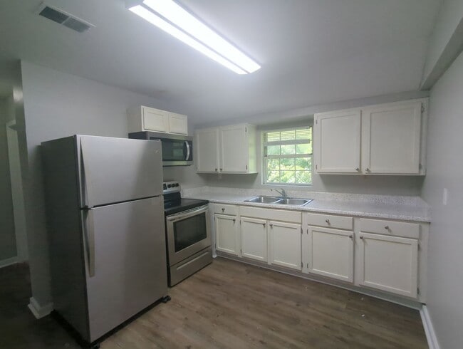 Photo - 405 Red Oak-B Apartment