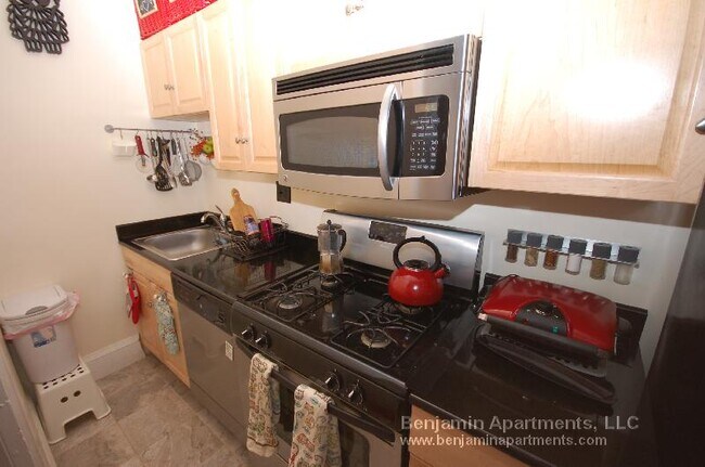 Foto del edificio - 1067 Beacon St