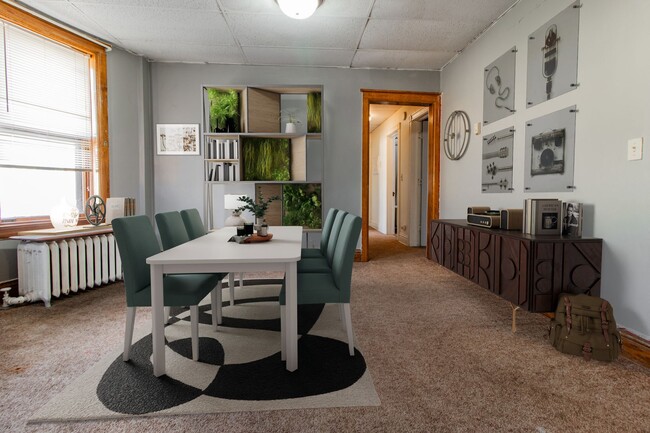 Foto del edificio - AVAILABLE JULY - 2 Bedroom 1 Bath Apartmen...