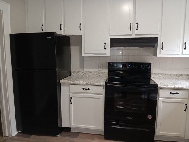 Building Photo - 221 Valleyview Pl