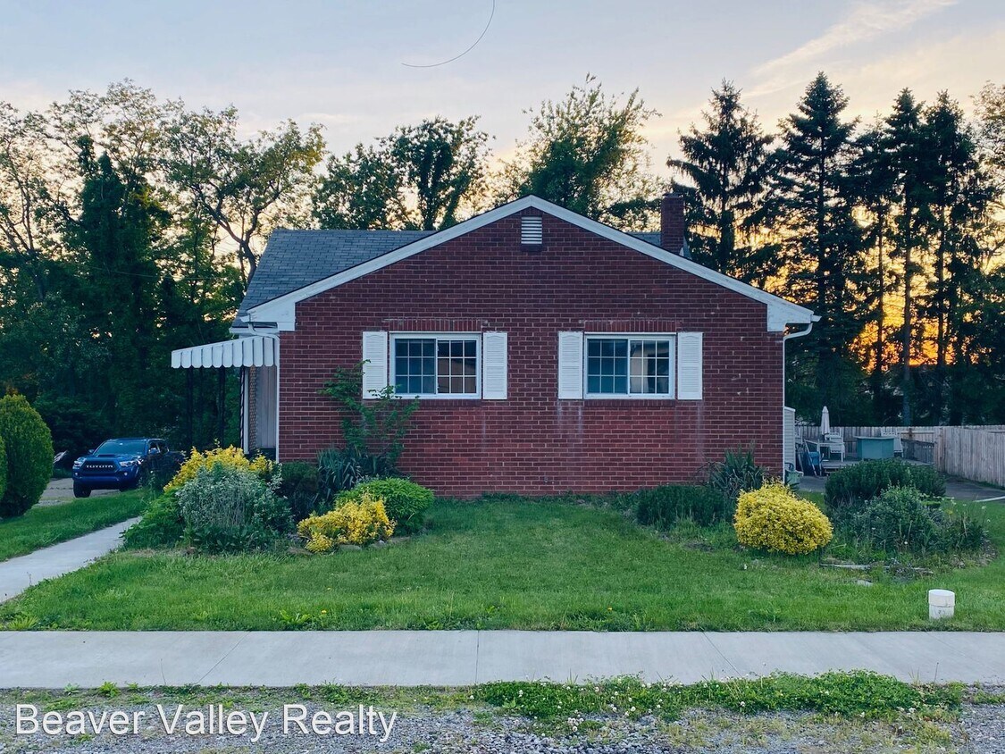 Foto principal - 3 br, 1 bath House - 108 Sawyer