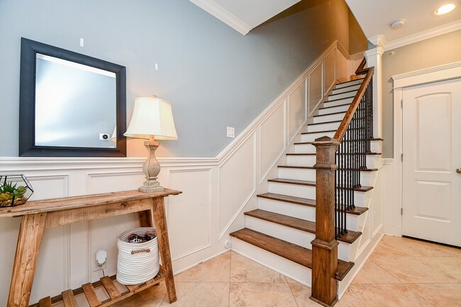 Building Photo - 2109 Bidwell Dr