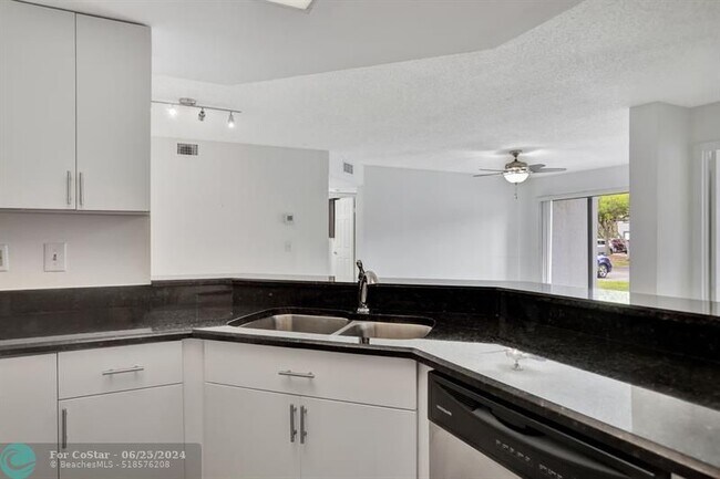 Foto del edificio - 9088 W Atlantic Blvd