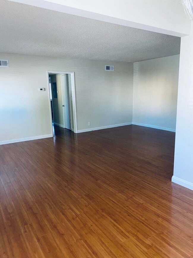 Building Photo - 614 - Barbara Nielsen