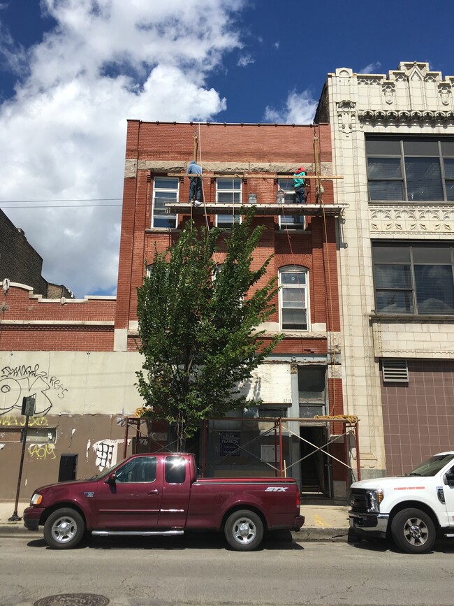 Building Photo - 2714 W North Ave