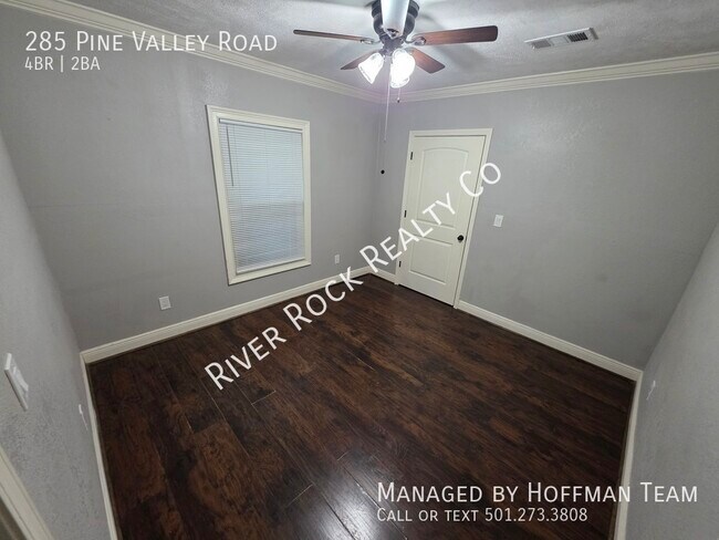 Foto del edificio - 285 Pine Valley Rd
