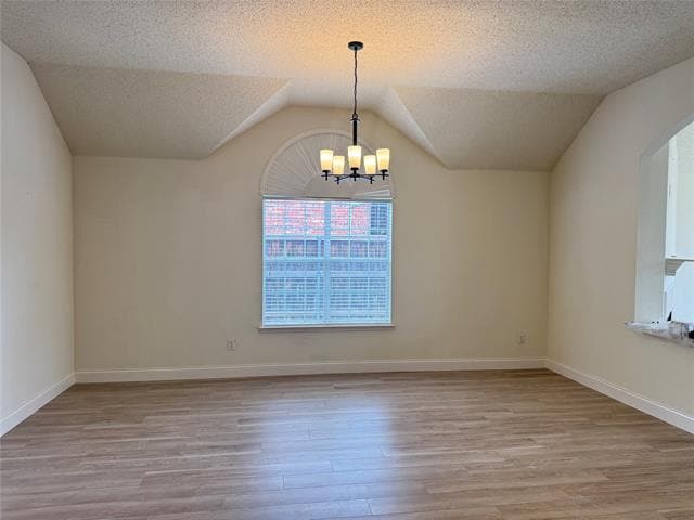 Foto del edificio - 9814 Honeysuckle Dr